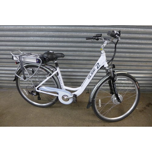 5139 - A Claud Butler Glide 2 electric bike with key *Police repossession