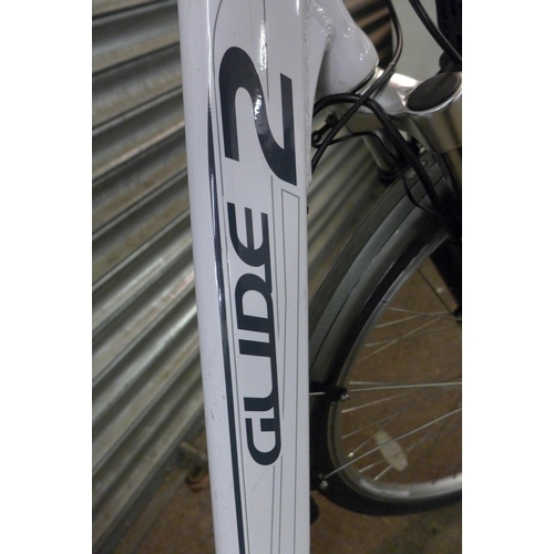 5139 - A Claud Butler Glide 2 electric bike with key *Police repossession