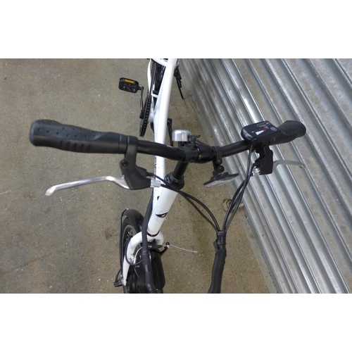 5142 - An Assist aluminium electric bike with charger, keys and battery