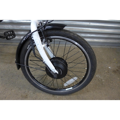 5142 - An Assist aluminium electric bike with charger, keys and battery