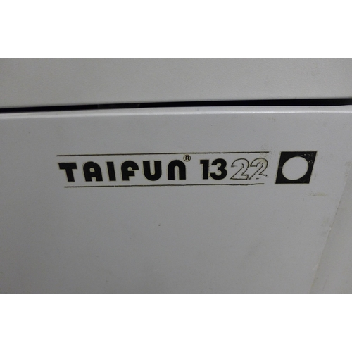 5285 - A Talfun 132z 240v heavy duty paper shredder