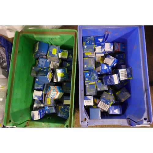 5286 - A large quantity of assorted bulbs including Lyyt energy saving bulbs, reflector halogen lamp bulbs,... 