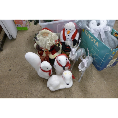 5306 - A large collection of christmas decorations