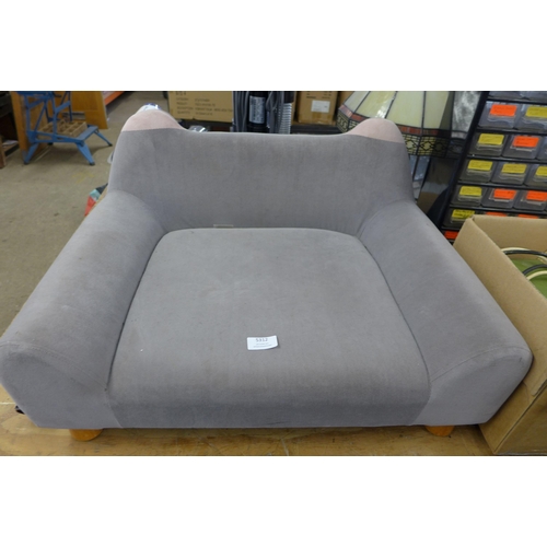 5312 - A mini sofa dog bed