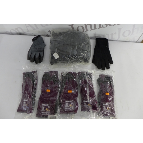 5318 - A quantity of unused MaxiDry work ware gloves