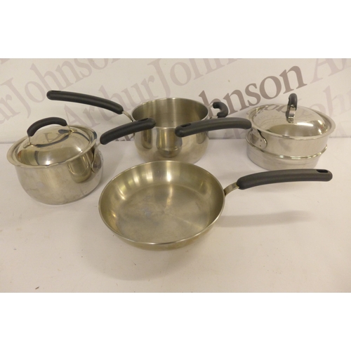 5323 - A Meyer pan set