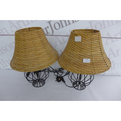 5324 - 2 lamps with wicker lamp shades