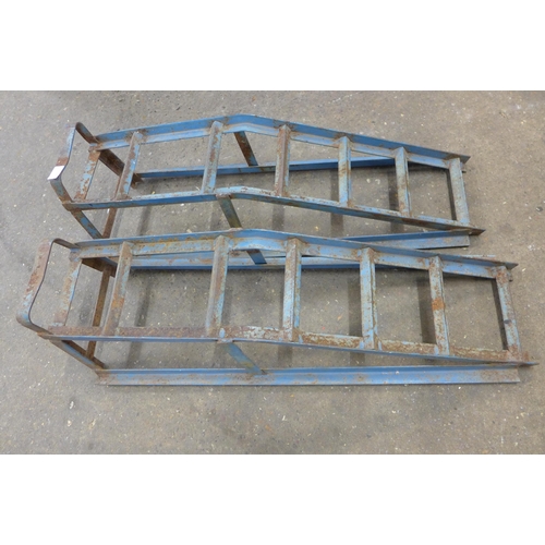 5331 - 2 vehicle ramps