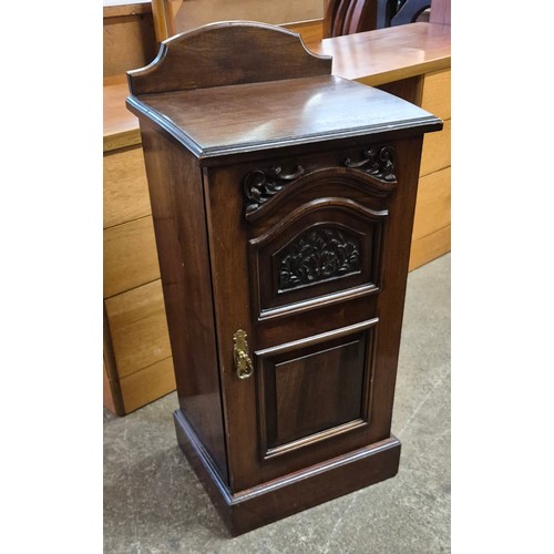 167A - A late Victorian mahogany pot cupboard