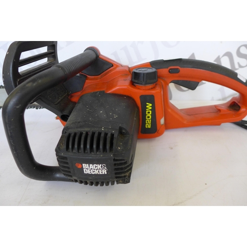 5164 - A Black and Decker GK2240T type 2 electric chainsaw