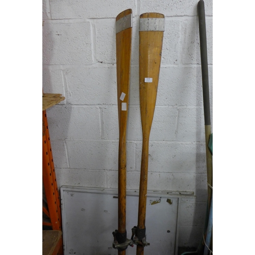 5178 - A pair of wooden oars