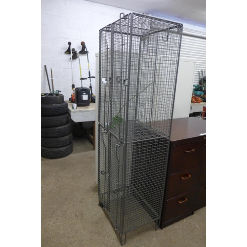 5196 - A metal industrial style 4 bay locker unit