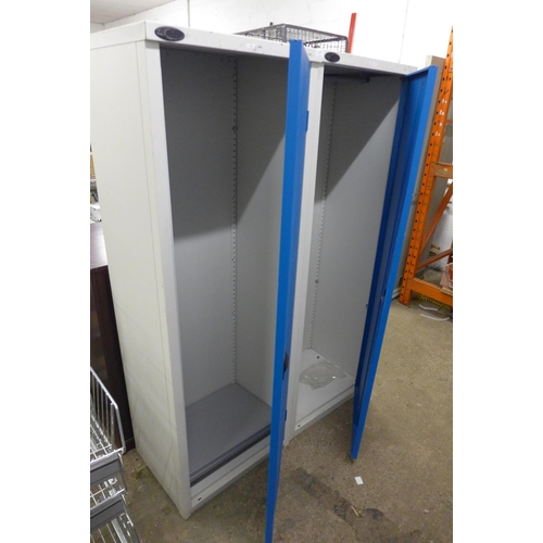 5197 - 2 x 6ft metal lockers, no keys