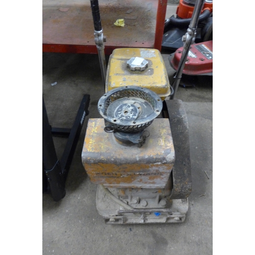 5211 - An Inger Bollrand petrol wacker plate