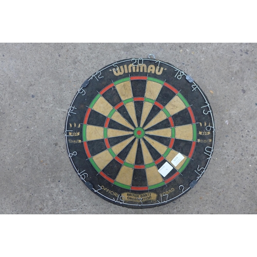 5215 - A Winmau dartboard