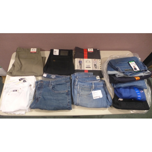 6259 - Quantity of mixed branded clothing to include, DKNY, Wrangler, Lee, English Laundry, etc. various si... 