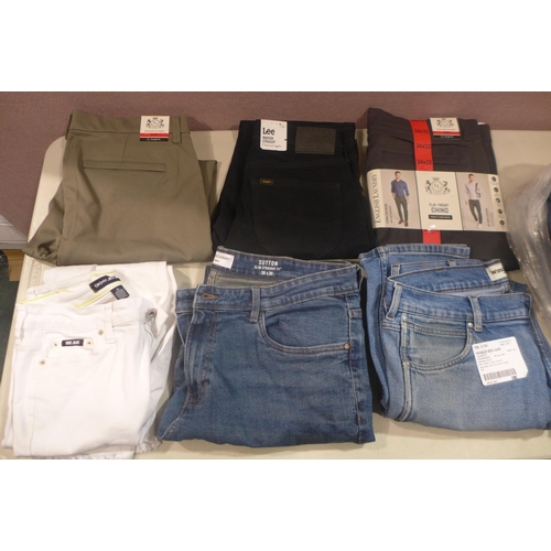 6259 - Quantity of mixed branded clothing to include, DKNY, Wrangler, Lee, English Laundry, etc. various si... 