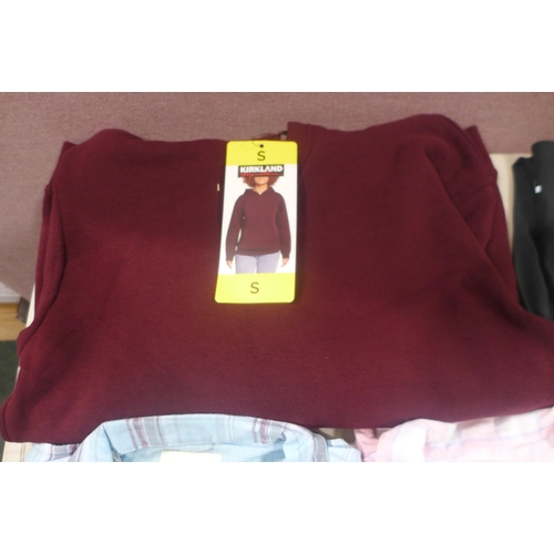 6260 - Quantity of mixed women's clothing to include leggings, hoodie, shirts, etc. various sizes (336-7300... 