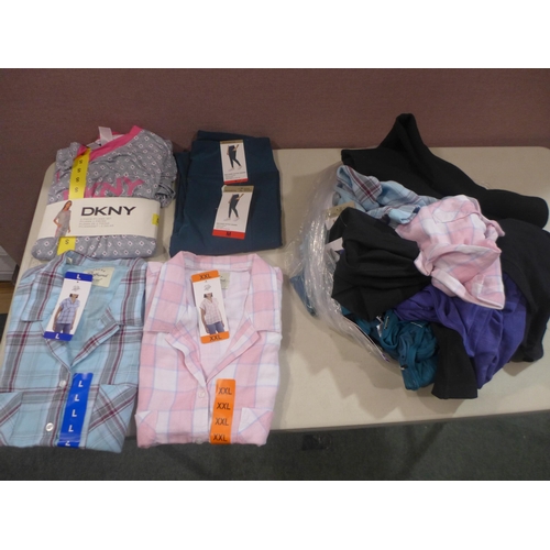 6261 - Quantity of mixed women's clothng to include DKNY, shirts, leggings, etc. various sizes (336-73003) ... 