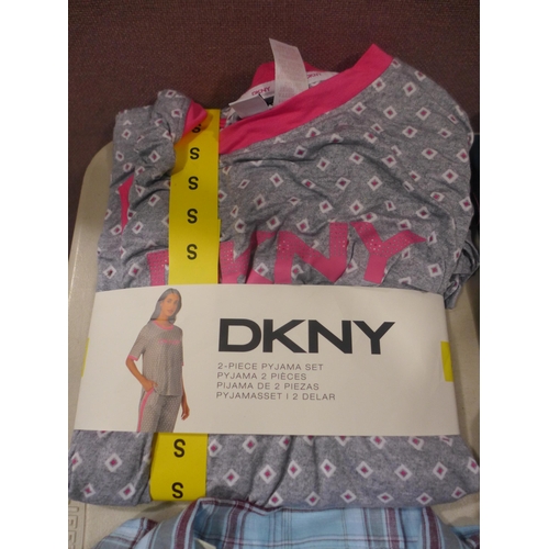 6261 - Quantity of mixed women's clothng to include DKNY, shirts, leggings, etc. various sizes (336-73003) ... 