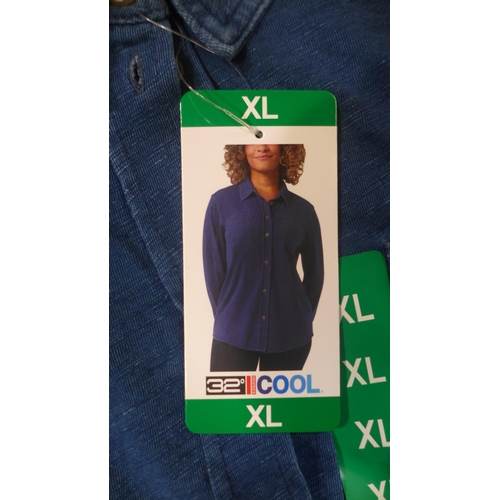 6268 - Quantity of 32 Degrees Cool women's denim blue shirts, various sizes (332-85008) *This lot is subjec... 