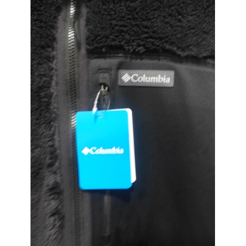 6330 - Columbia fleece jackets in black, size 2 x M, 1 x L (332-85005) *This lot is subject to Vat