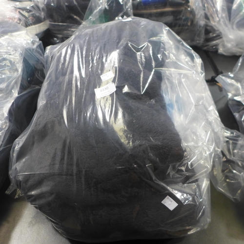 6330 - Columbia fleece jackets in black, size 2 x M, 1 x L (332-85005) *This lot is subject to Vat