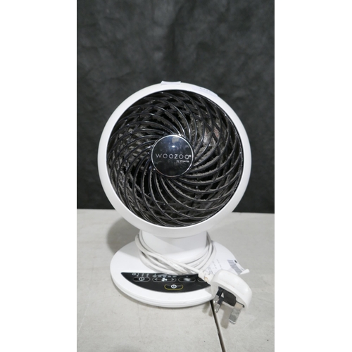 6227 - Iris Woozoo Matt White  Fan  (337-268) *This lot is subject to Vat