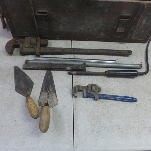 5021 - A wooden toolbox containing a crowbar, an axe, hammers, a Record 14 adjustable wrench, trowels etc.