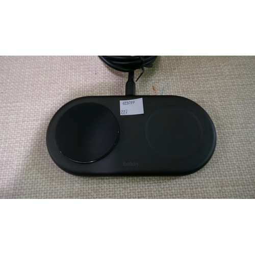 6115 - Belkin 2-1 Wireless Black Charging Pad with box (337-227) *This lot is subject to Vat