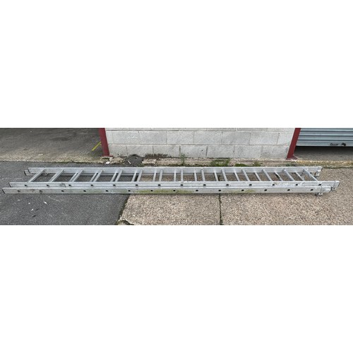 5340 - A double rung aluminium extension ladder