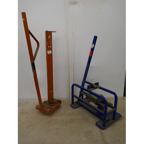 5039 - A Polar Pumps hydraulic hand pump and a dexion cutter