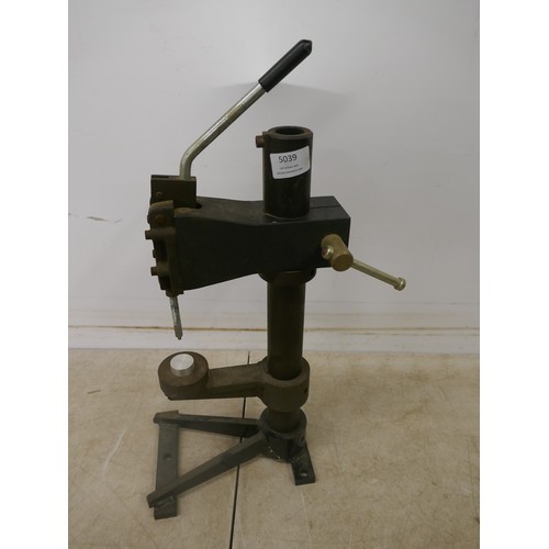 5040 - A vintage drill press