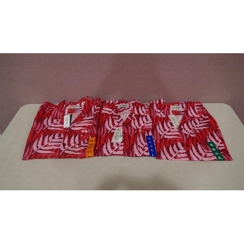 6315 - Quantity of Penguin Hawaiian style red shirts, various sizes (332-85008) *This lot is subject to Vat