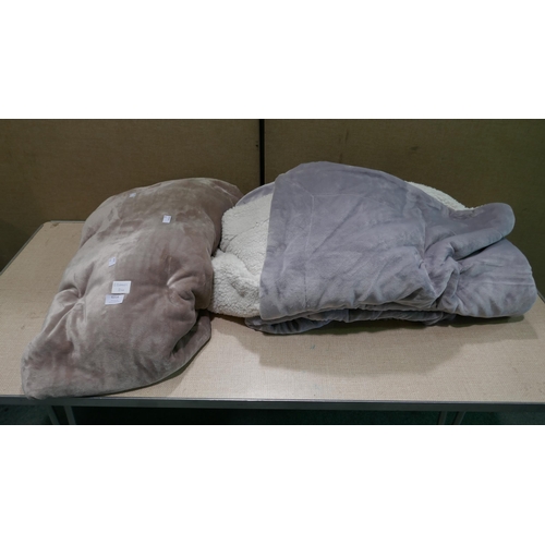 6316 - 3 x Mixed Plush fleece blankets (332-85008) *This lot is subject to Vat