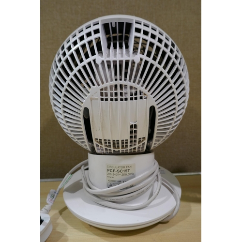 6139 - Iris Woozoo Matt White Fan and a Meaco Portable Fan  (337-358,387) *This lot is subject to Vat