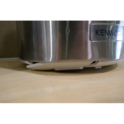 6144 - Dualit Classic Kettle and a Kenwood 1.5L Soup Maker (Sold as Scrap) (337-102,346) *This lot is subje... 