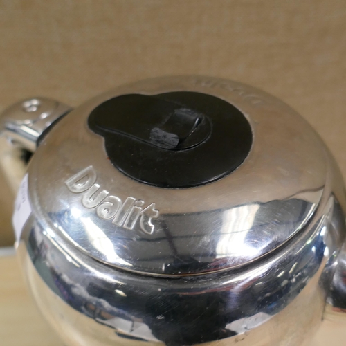 6144 - Dualit Classic Kettle and a Kenwood 1.5L Soup Maker (Sold as Scrap) (337-102,346) *This lot is subje... 