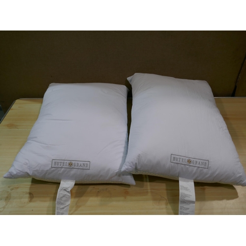 6164 - Two Hotel Grand Reversible Summer/Winter Pillows (337-116) *This lot is subject to Vat