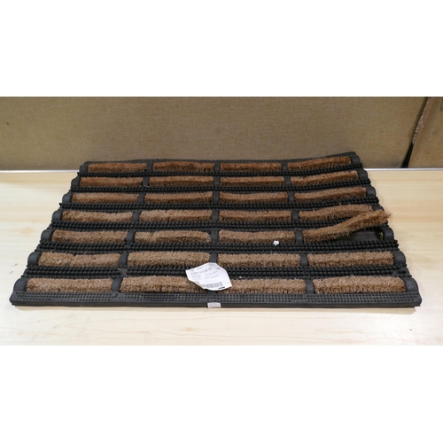 6166 - Primeur Coir Rod Mat, Two Michelin Wiperblades and a Gardena Sprinkler (337-71,89,90,91) *This lot i... 