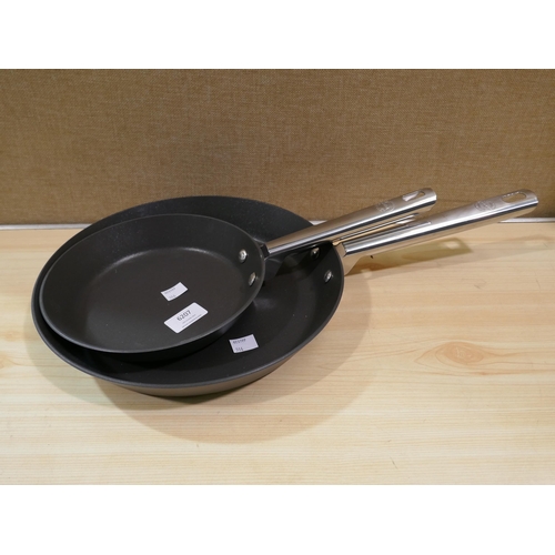 6207 - Anolon 2 piece skillet set (337-516) *This lot is subject to Vat