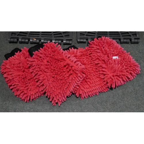 6378 - Simoniz Wash Mitts, 2 x Shark Steam Mops (337-216,231,298) *This lot is subject to Vat