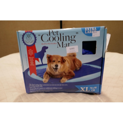 6393 - Cool Club xl Dog Cooling Mat, Kirkland signature Hexagon Napper Pet Bed (337-33,64) *This lot is sub... 