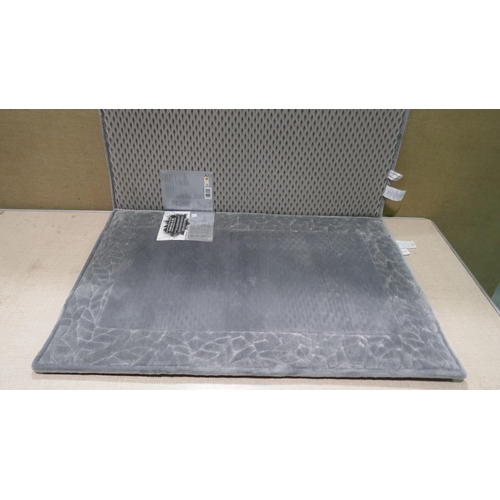 6398 - Town & Country Bath Mat  (337-58) *This lot is subject to Vat