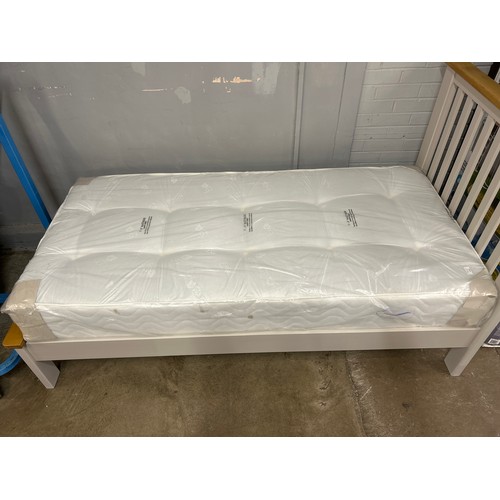 3054 - A single mattress