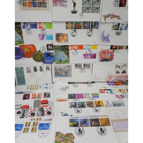 711 - Stamps; Great Britain, collection of approximately 500 definitive and commemorative first day covers... 