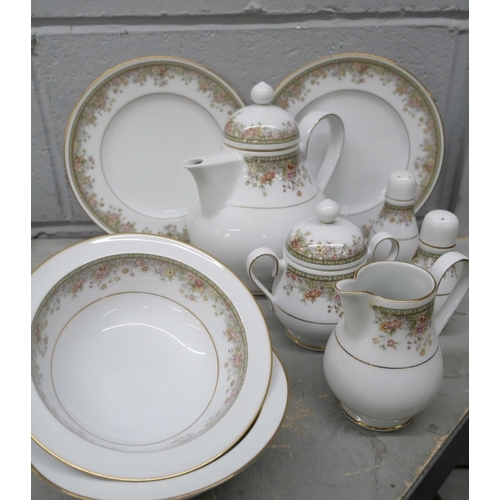 765 - A Noritake Ireland Morning Jewel tea and dinner service