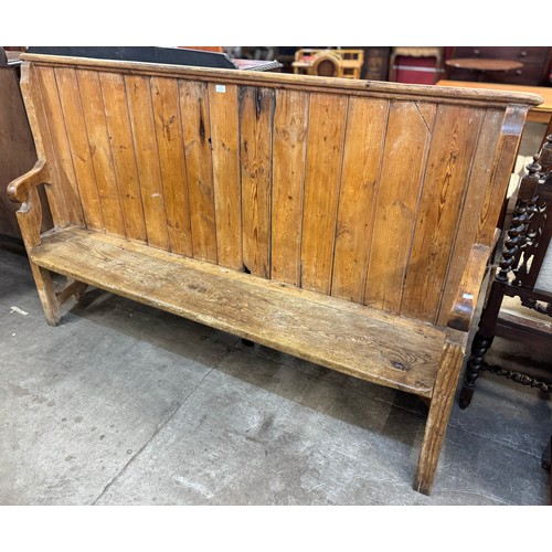 128 - A Victorian pine settle