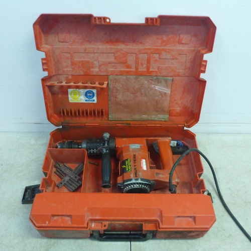 5012 - A Hilti TE22 110V rotary hammer drill