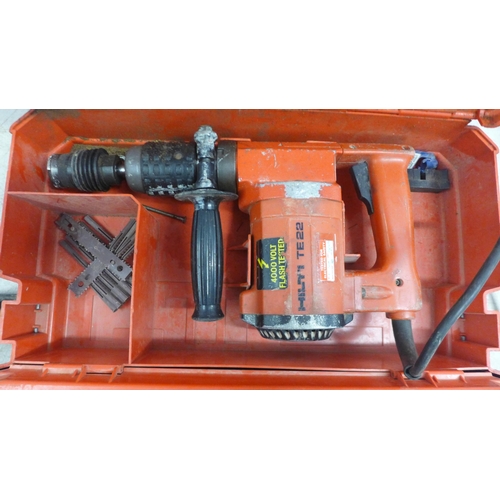 5012 - A Hilti TE22 110V rotary hammer drill